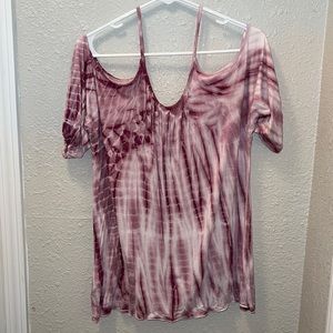 Shirt with shoulder cut-outs